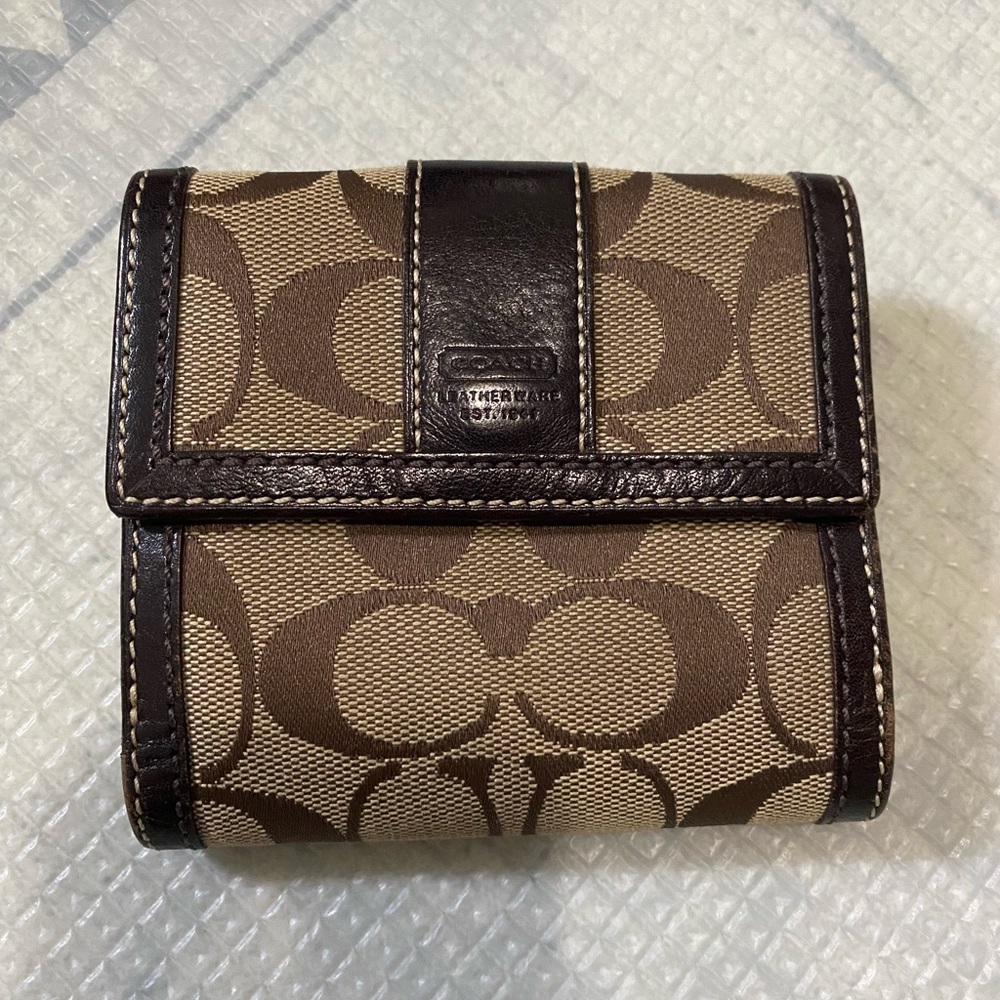 Coach women’s bifold wallet